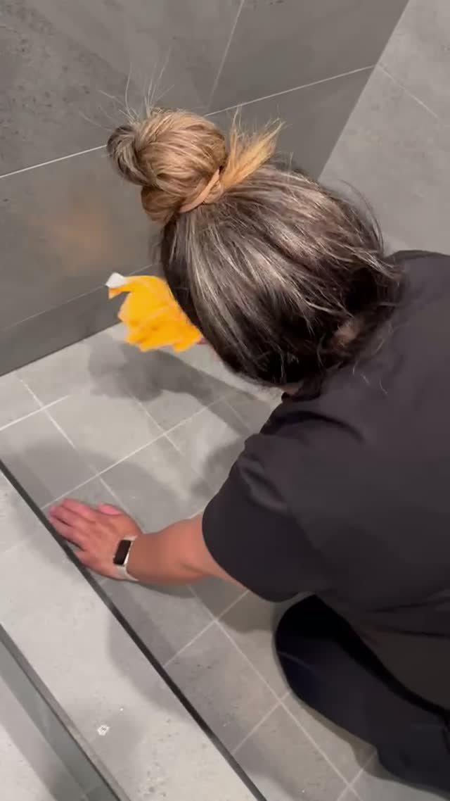 Looks Amazing Cleaning gallery video 10